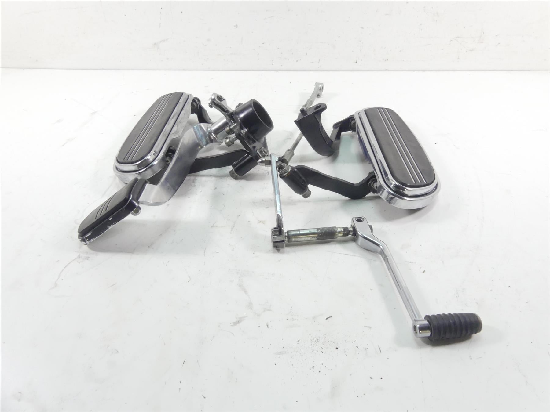 2011 Harley Touring FLTRU Road Glide Floorboard Shifter Brake Pedal Set 47365-09 {{ shop.shopifyCountryName }} - Mototech271