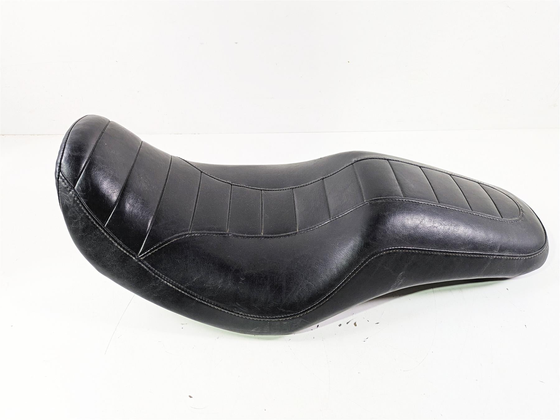2011 Harley FXDC Dyna Super Glide Seat Saddle 51819-07