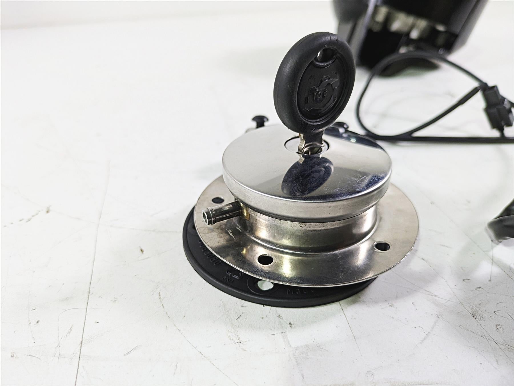 2014 Moto Guzzi California 1400 Touring Ignition Switch Key Speedo 8K B063709 {{ shop.shopifyCountryName }} - Mototech271