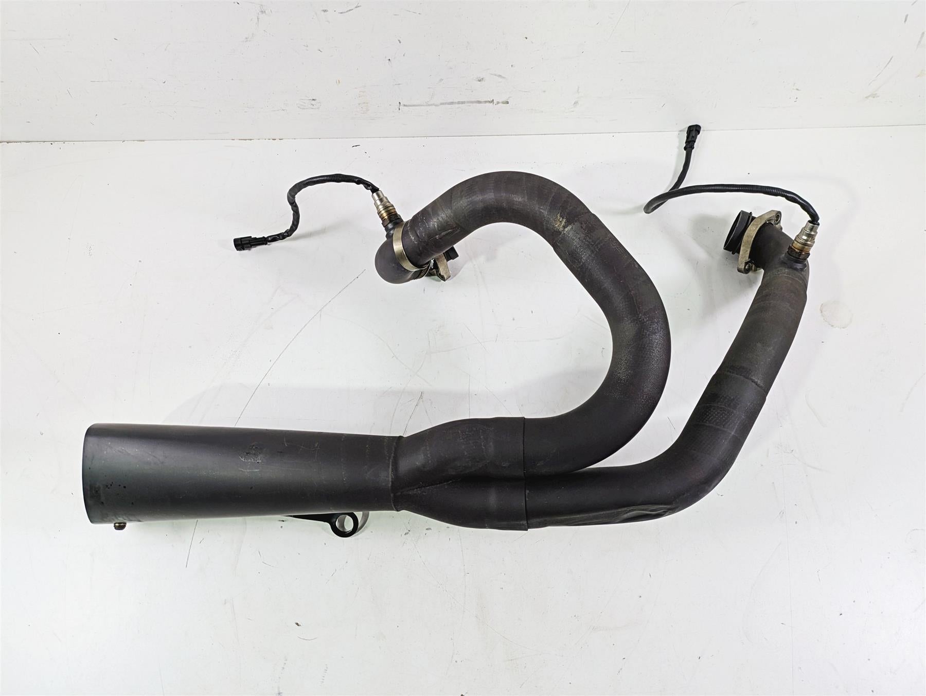 2010 Harley VRSCF Muscle Rod Vance Hines 2 into 1 Exhaust System 75-113-9 {{ shop.shopifyCountryName }} - Mototech271