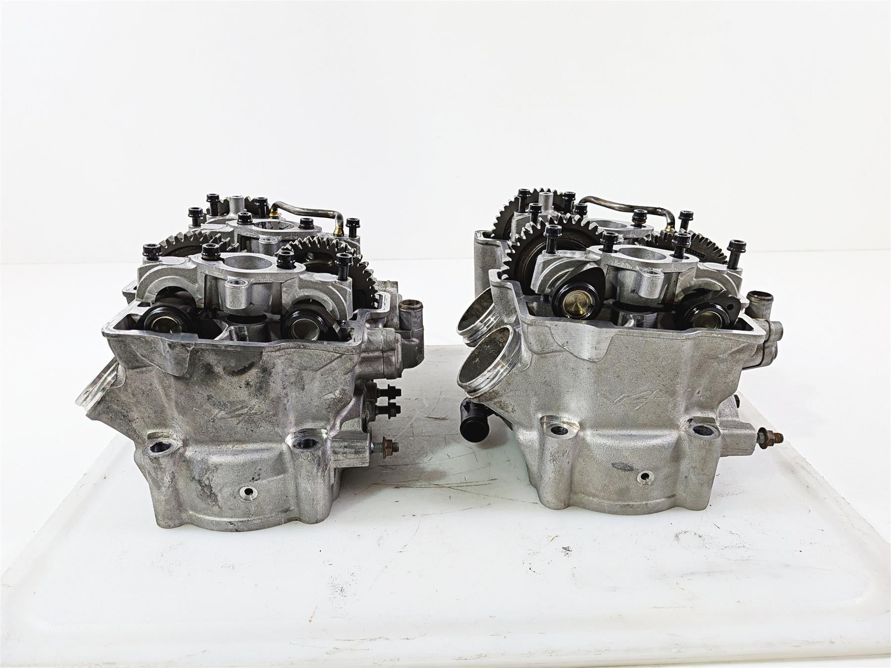 2016 Aprilia RSV 1100 Tuono V4 Factory Cylinder Head & Cam Shaft Set 8986822 {{ shop.shopifyCountryName }} - Mototech271