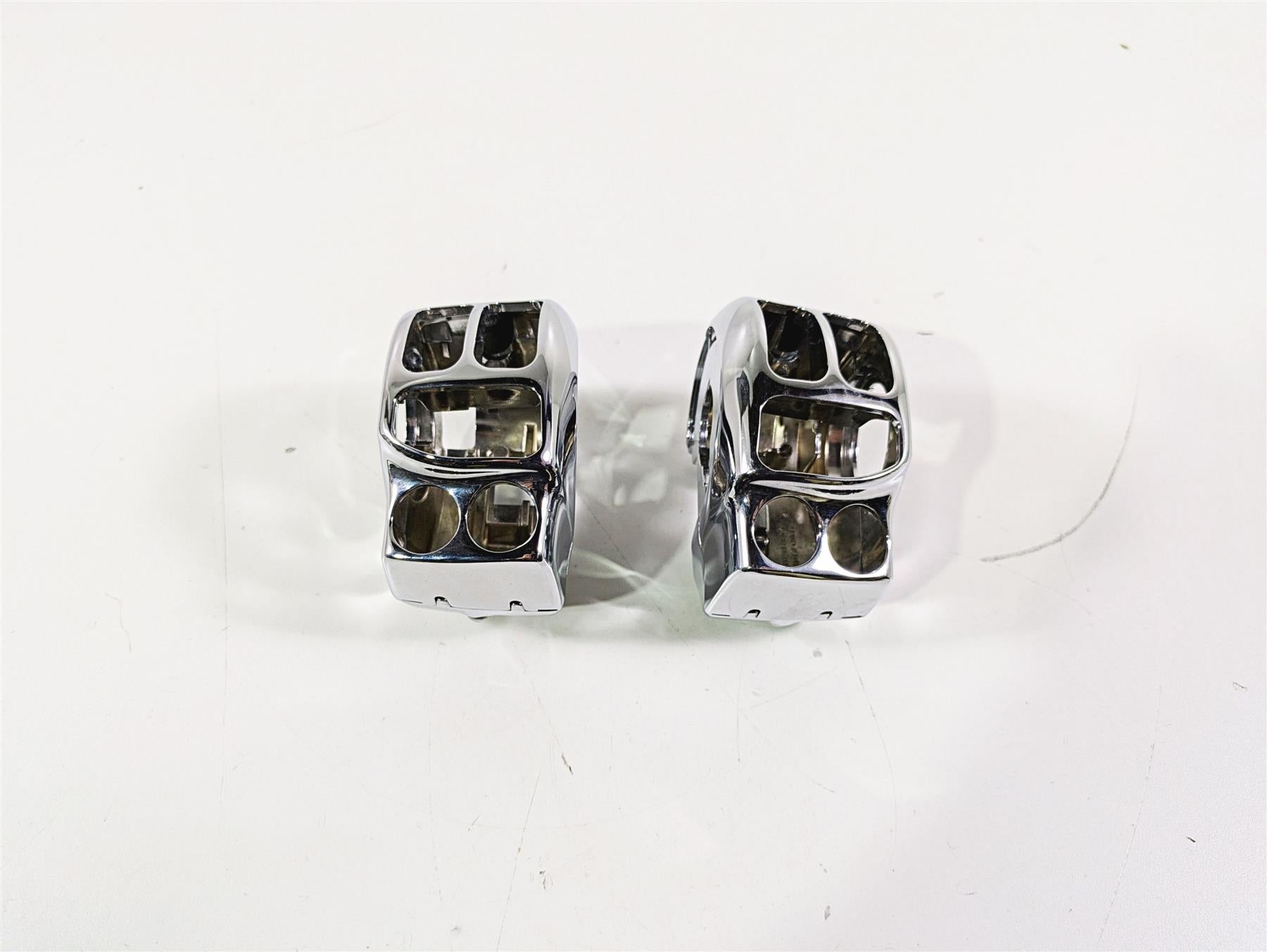 2017 Harley Touring FLHTKSE CVO E-Glide Chrome Control Switch Cover Set 71500341 {{ shop.shopifyCountryName }} - Mototech271