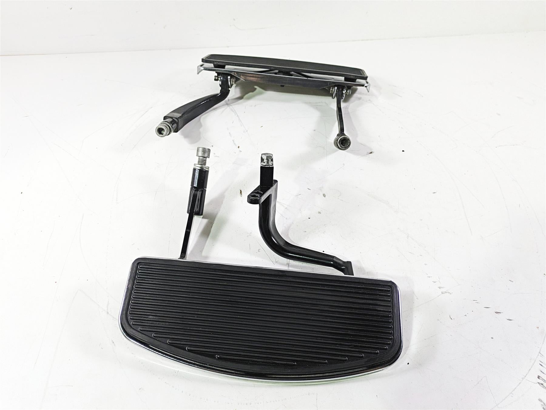 2008 Harley Touring FLHTCU E-Glide 105TH Front Floor Board Set 50622-83 50518-83 {{ shop.shopifyCountryName }} - Mototech271