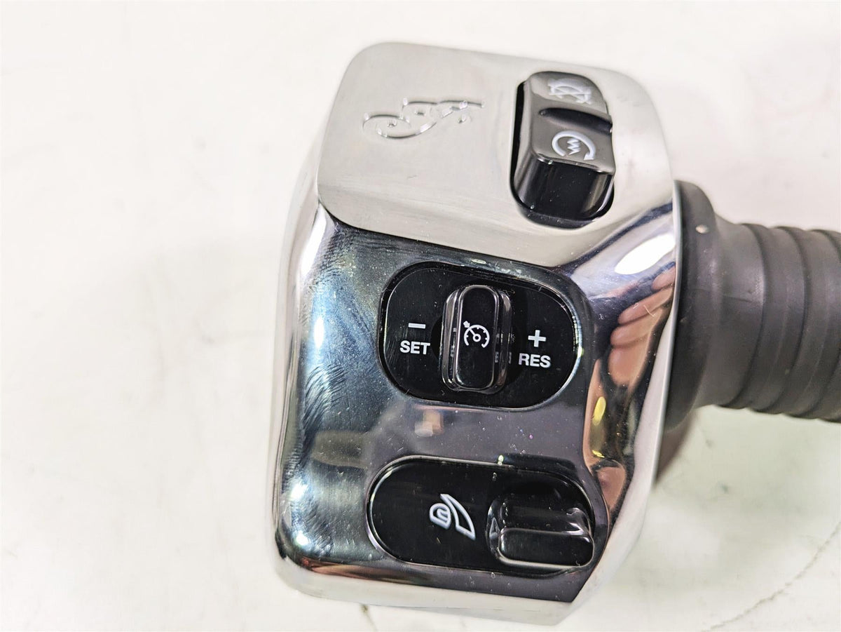 2019 Indian Chieftain Limited Right Hand Control Switch Cruise 4018445 {{ shop.shopifyCountryName }} - Mototech271