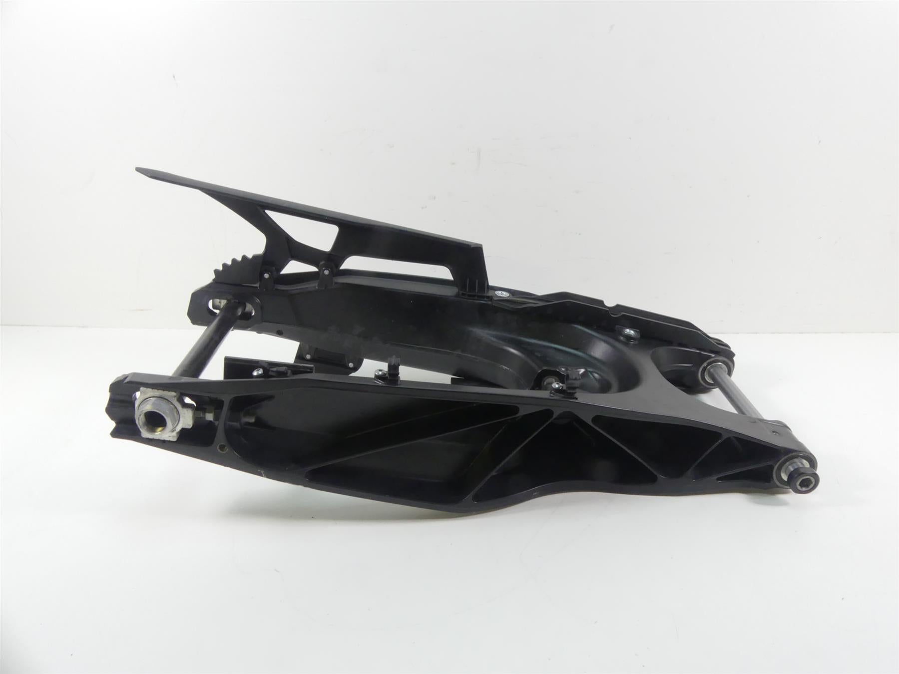 2019 KTM 1290R Super Adventure Swingarm & 25mm Axle & Pivot Bolt 6040403004433 {{ shop.shopifyCountryName }} - Mototech271
