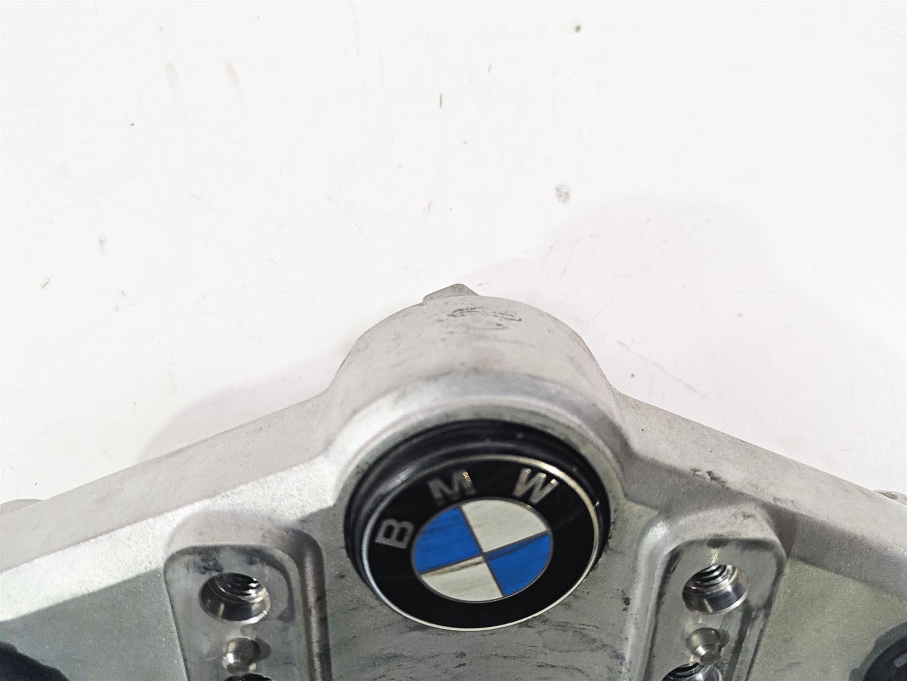 2010 BMW R1200GS K25 Upper Triple Tree Steering Clamp 31427718170 {{ shop.shopifyCountryName }} - Mototech271