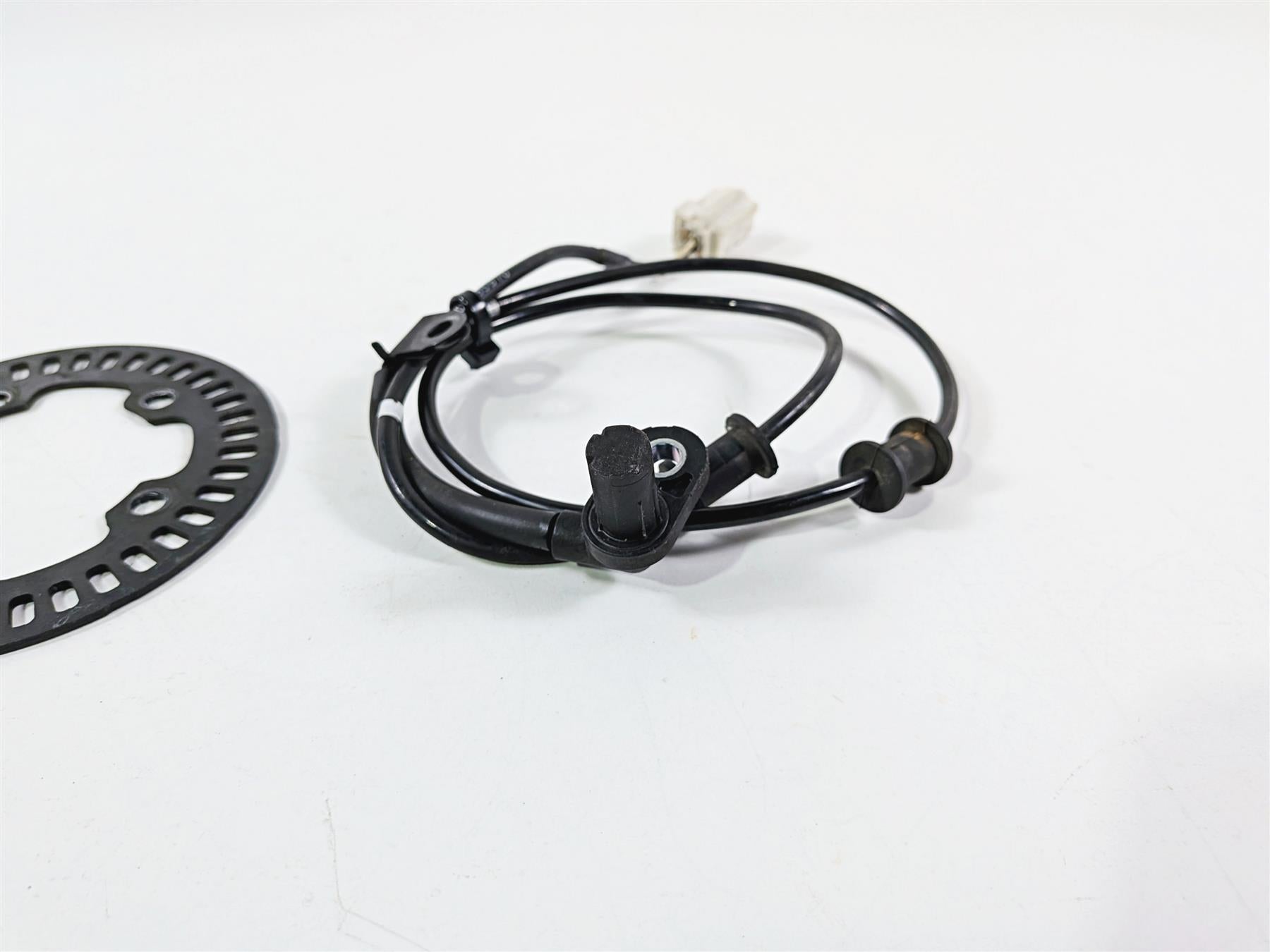 2016 Yamaha YZF R1 RN32 Front Abs Brake Wheel Speed Sensor 2CR-85970-00-00 {{ shop.shopifyCountryName }} - Mototech271
