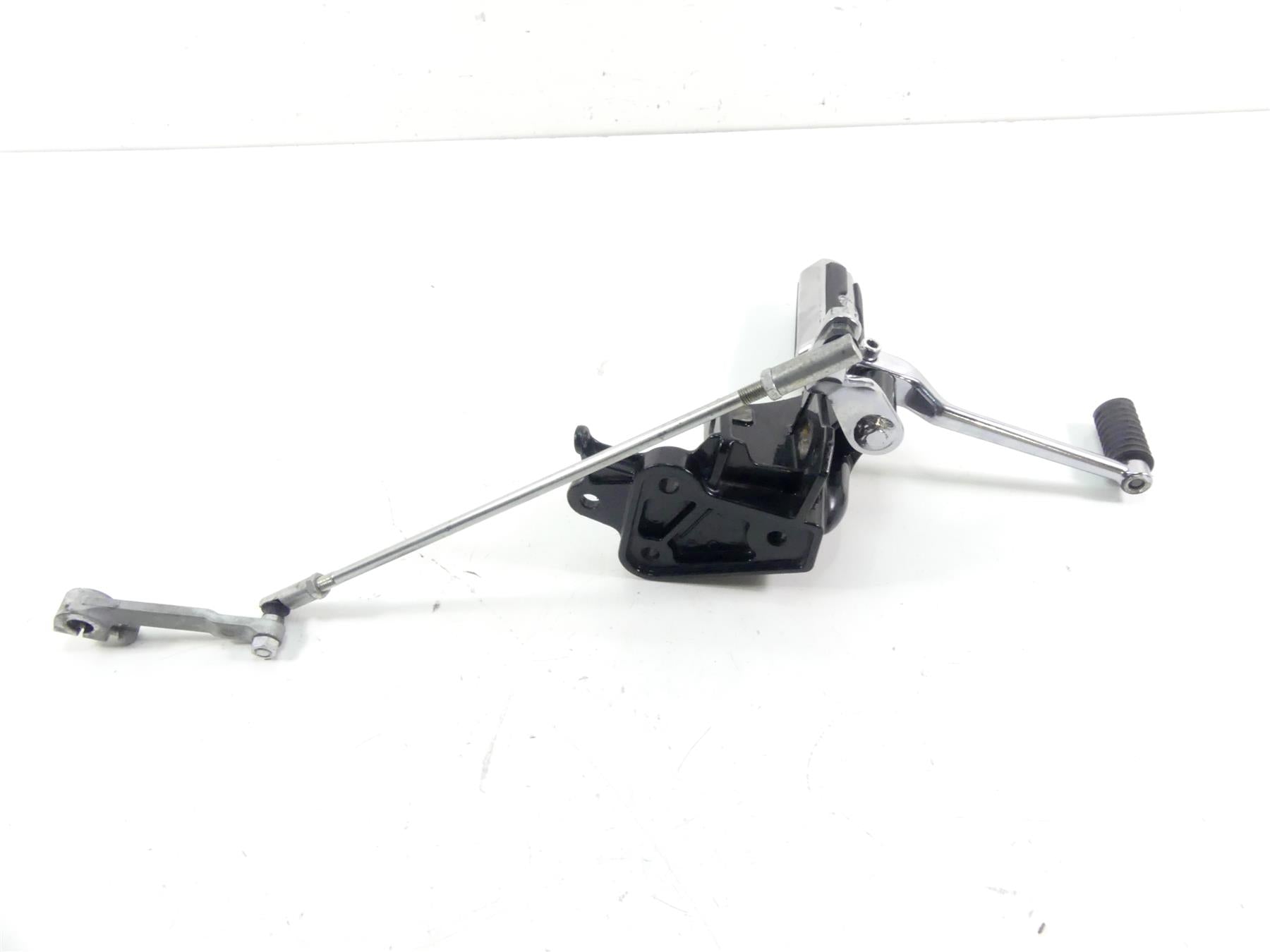2017 Harley Softail FXSB Breakout Front Left Footpeg & Shifter 33683-07 34564-90 {{ shop.shopifyCountryName }} - Mototech271