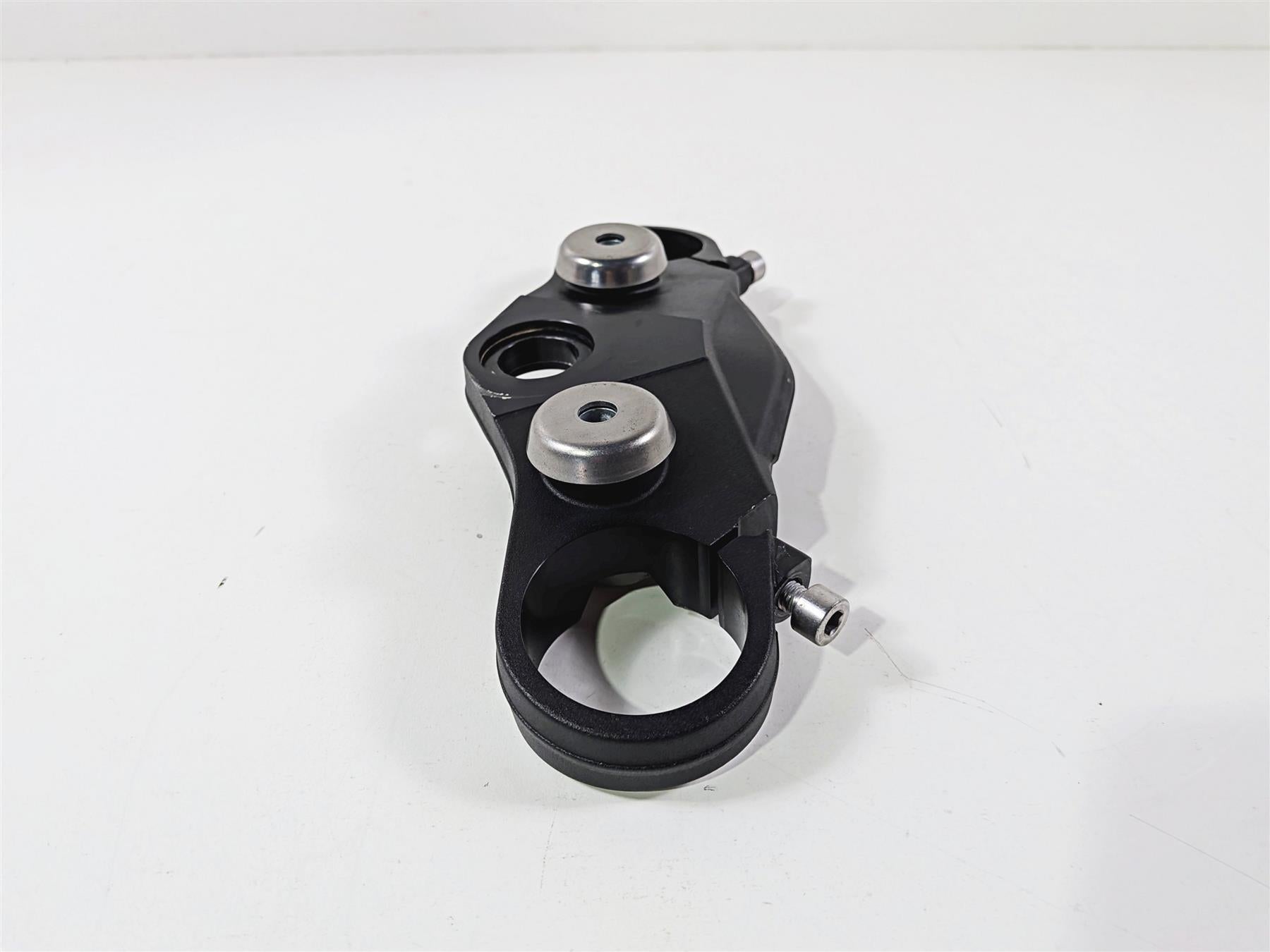 2019 Triumph Speed Triple RS 1050 Upper Triple Tree Steering Clamp T2042324 {{ shop.shopifyCountryName }} - Mototech271