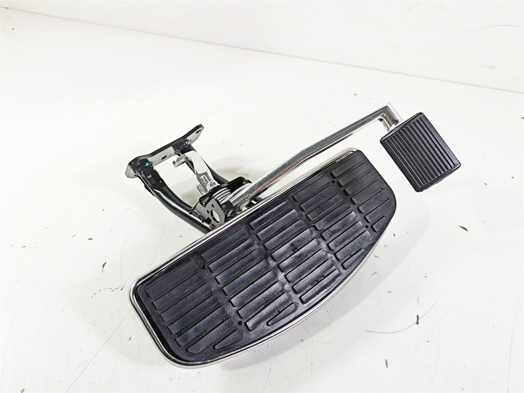 2014 Moto Guzzi California 1400 Touring Right Floorboard & Brake Pedal 887302 {{ shop.shopifyCountryName }} - Mototech271