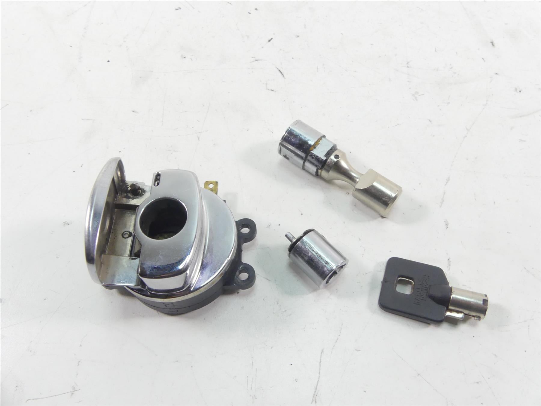 2004 Harley Softail FXSTD SE CVO Deuce Ignition Switch Key Lock Set 71450-04 | Mototech271