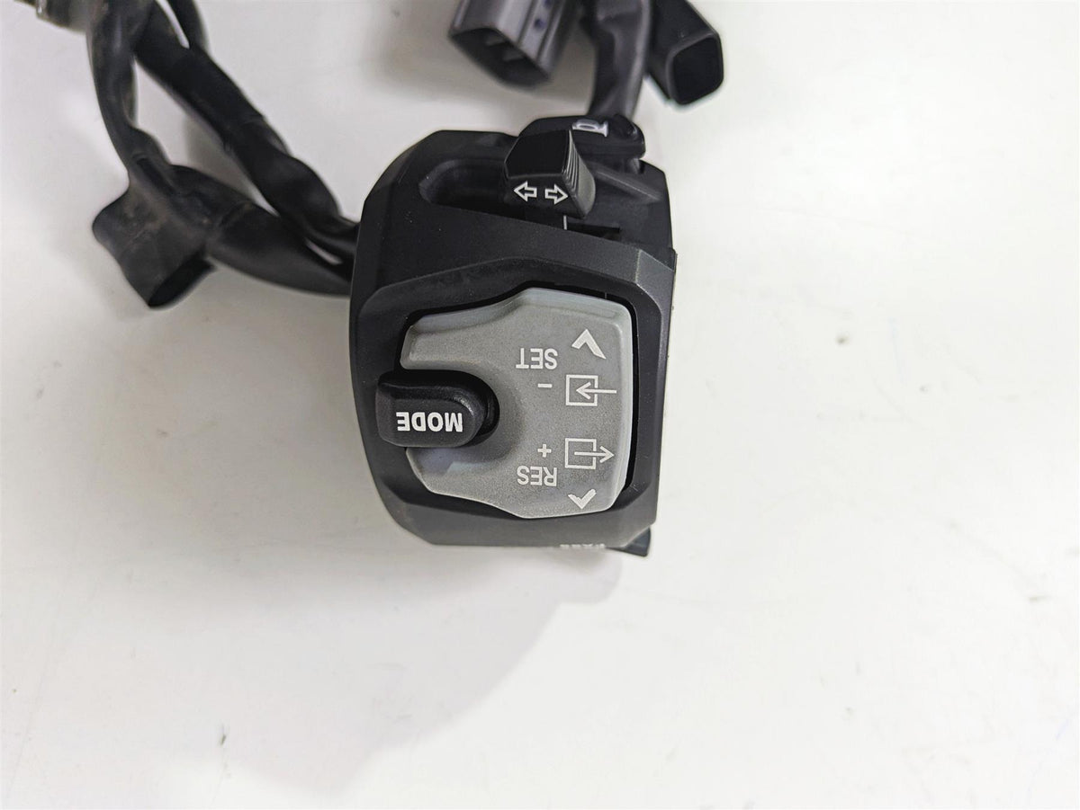 2020 Suzuki V-Strom 1050 XT Left Hand Turn Signal Control Switch 37400-06L00 {{ shop.shopifyCountryName }} - Mototech271