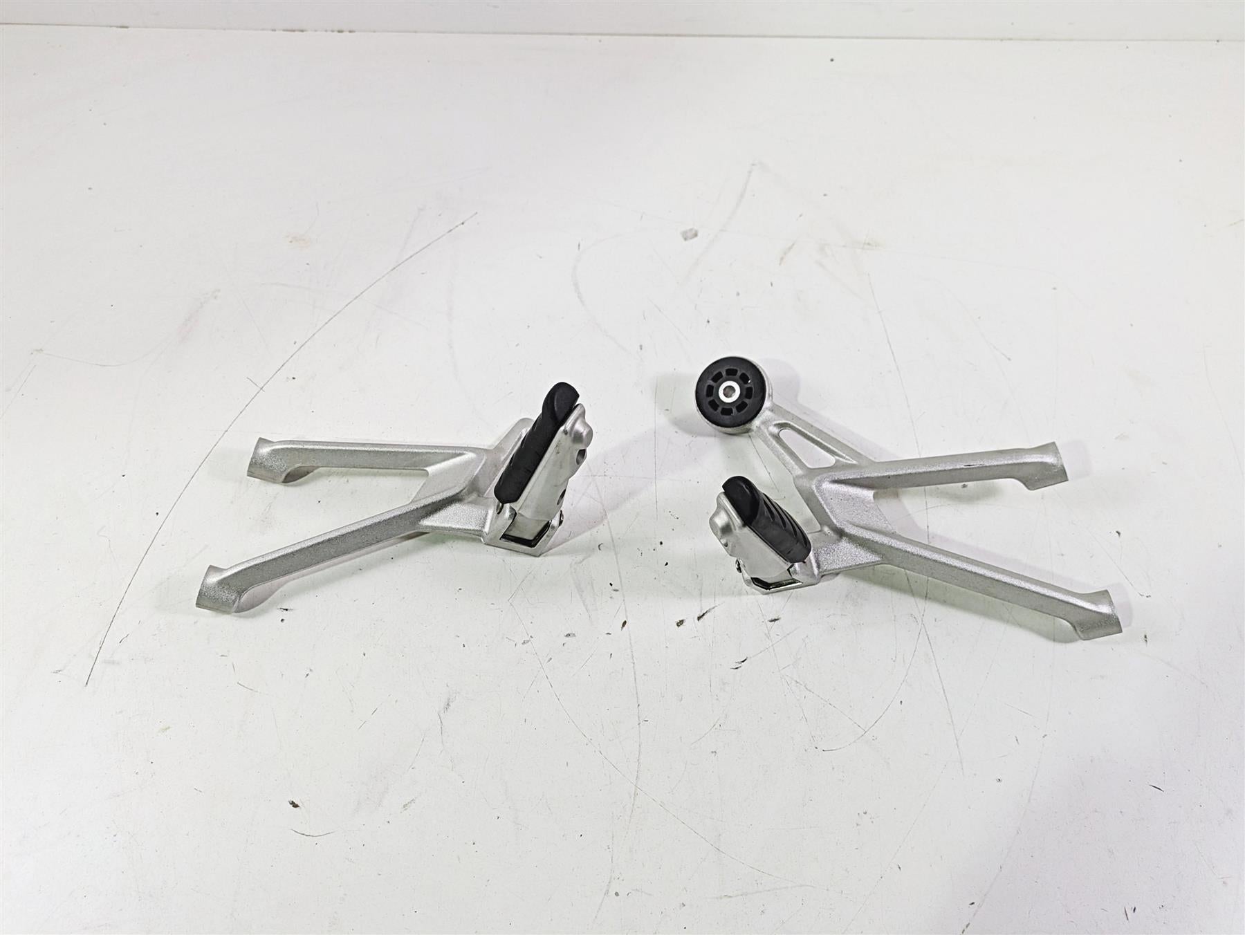 2016 BMW R1200RS K54 Passenger Footpeg Foot Peg Set 46718540798 46718540799