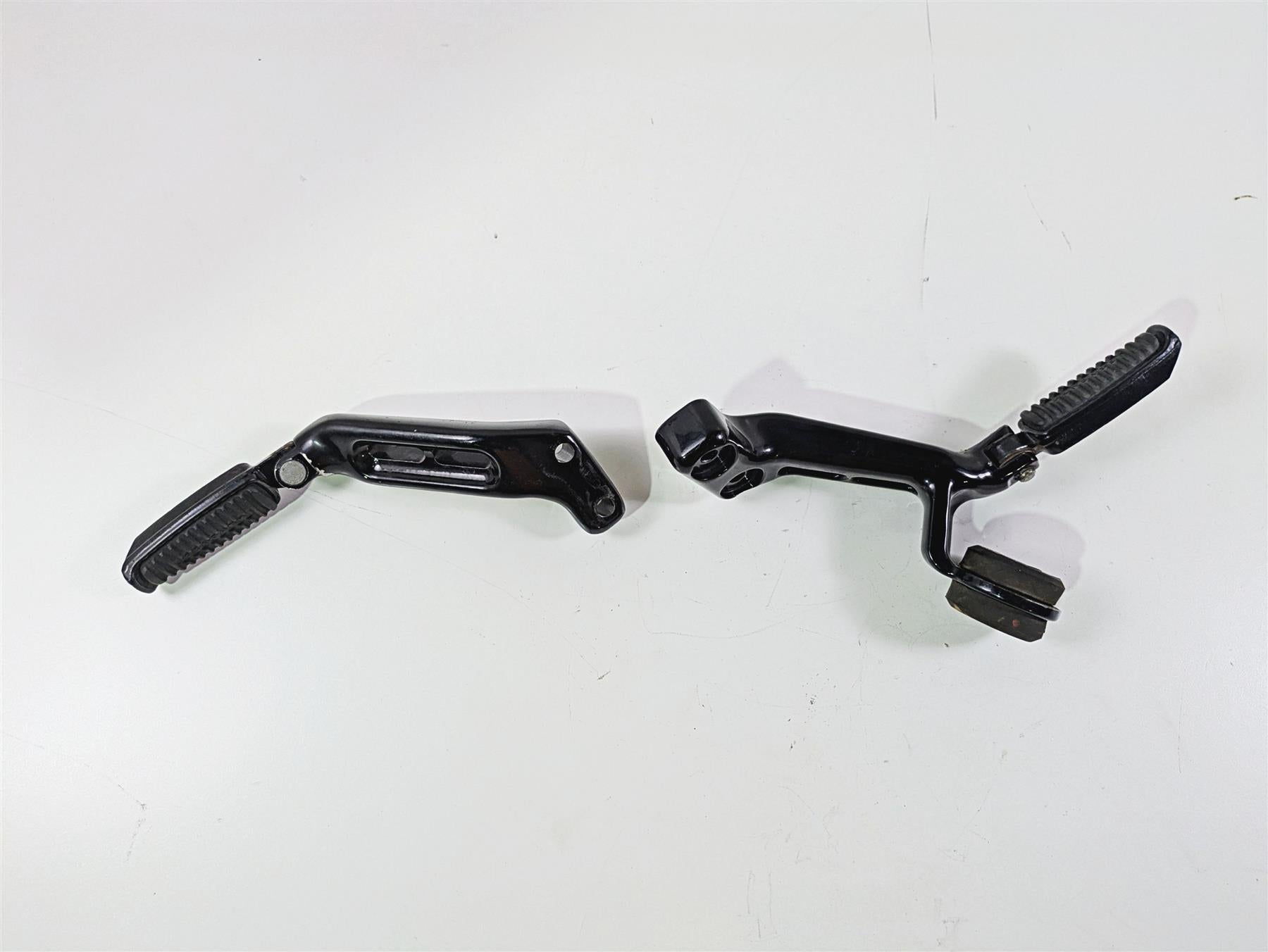 2009 Harley XR1200 Sportster Passenger Foot Peg Rest Set 51049-08 51048-08 {{ shop.shopifyCountryName }} - Mototech271
