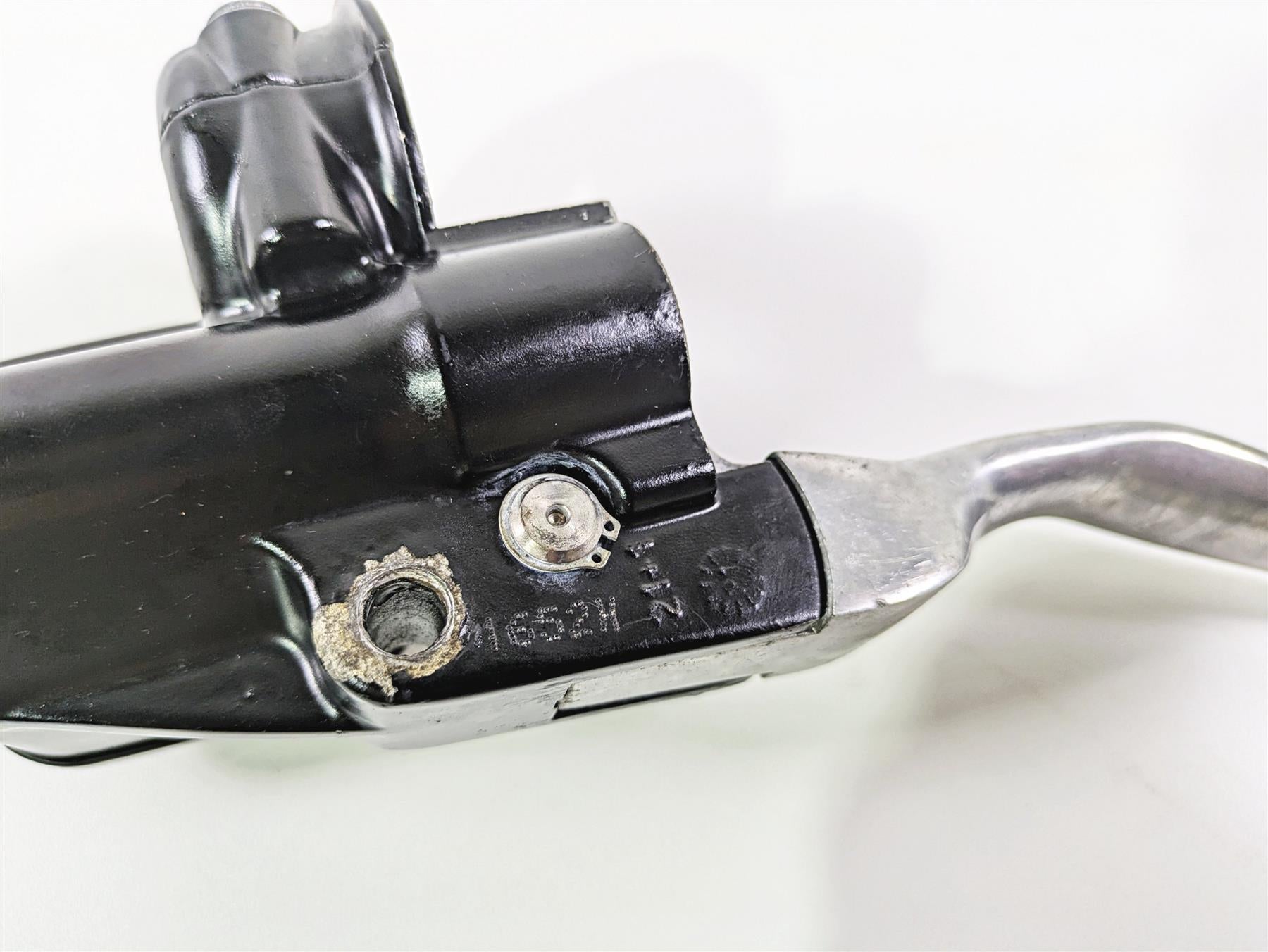 2005 Harley Touring FLHRI Road King Front Brake Master Cylinder 11/16" 41700738 {{ shop.shopifyCountryName }} - Mototech271