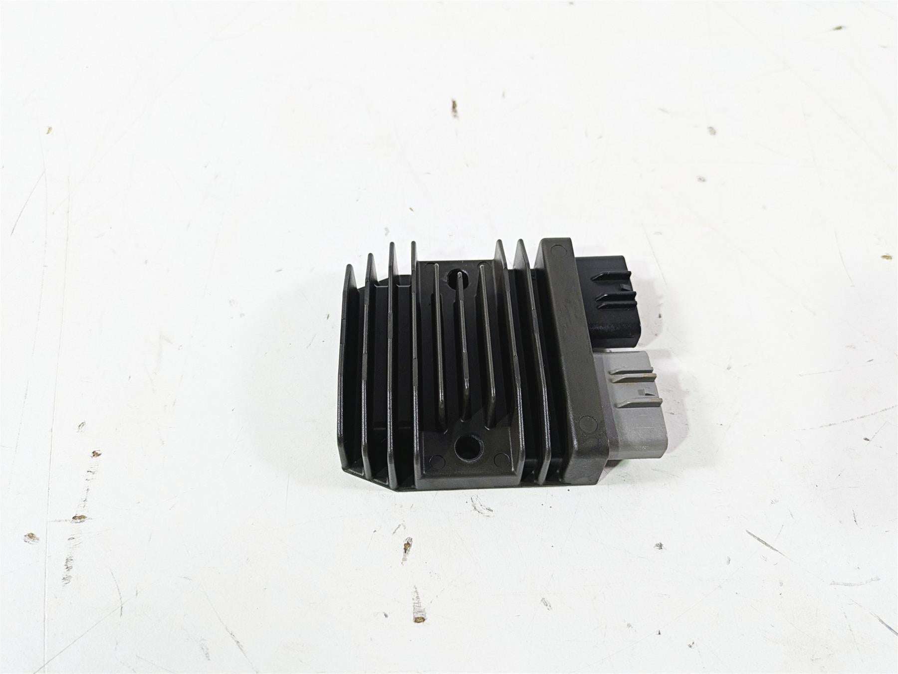 2022 Yamaha YXZ1000 R Rectifier Voltage Regulator B5H-81960-00-00 FH027DA {{ shop.shopifyCountryName }} - Mototech271