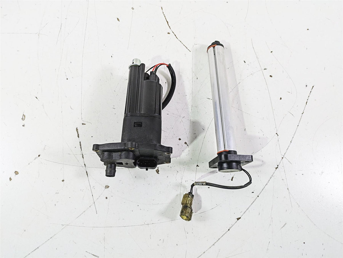 2017 Ducati Monster 1200 S Fuel Gas Petrol Pump & Sender 16024181A 59210251B {{ shop.shopifyCountryName }} - Mototech271