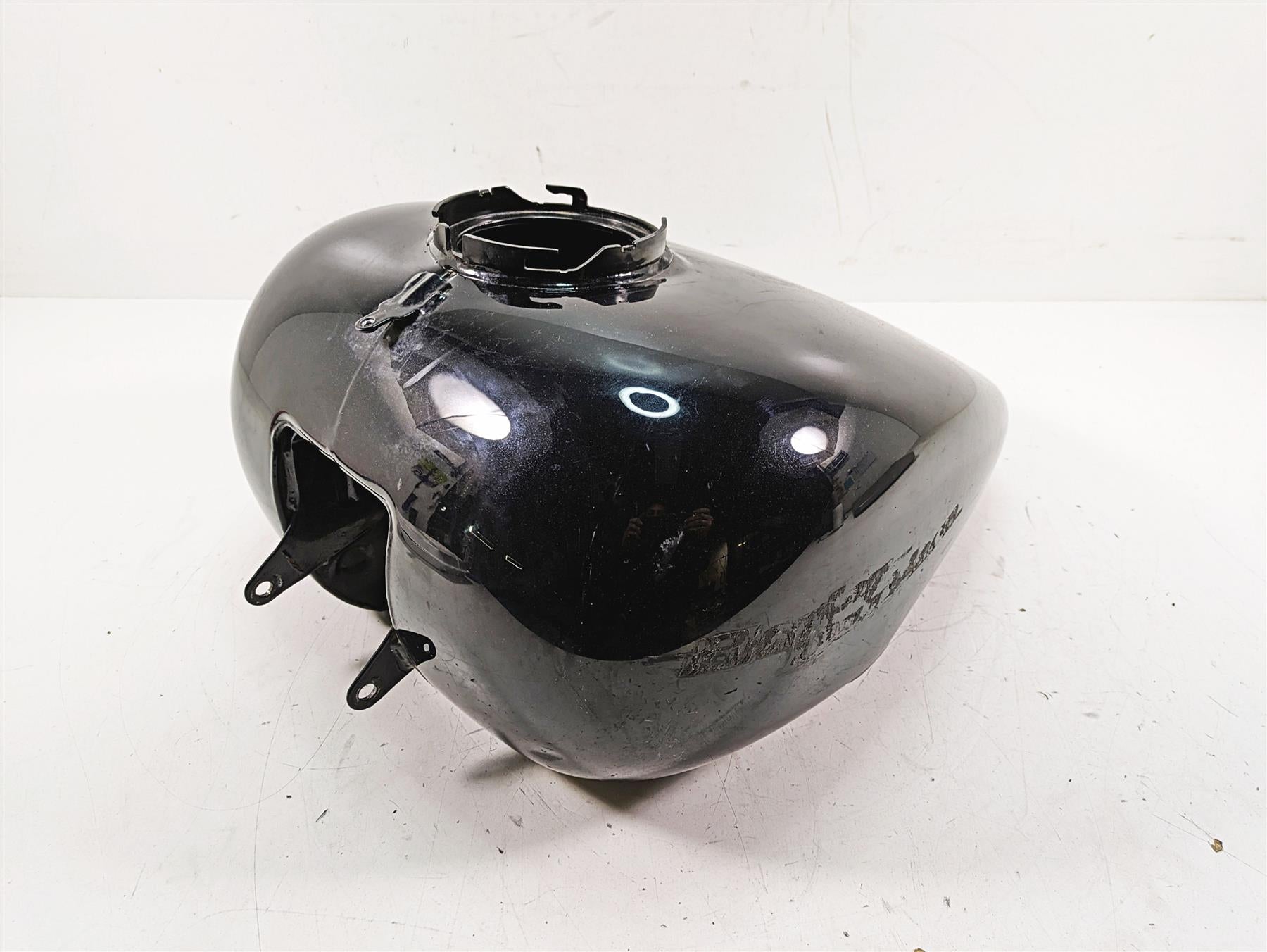 2013 Harley Touring FLHX Street Glide Fuel Gas Petrol Tank - Dented 61356-08 {{ shop.shopifyCountryName }} - Mototech271