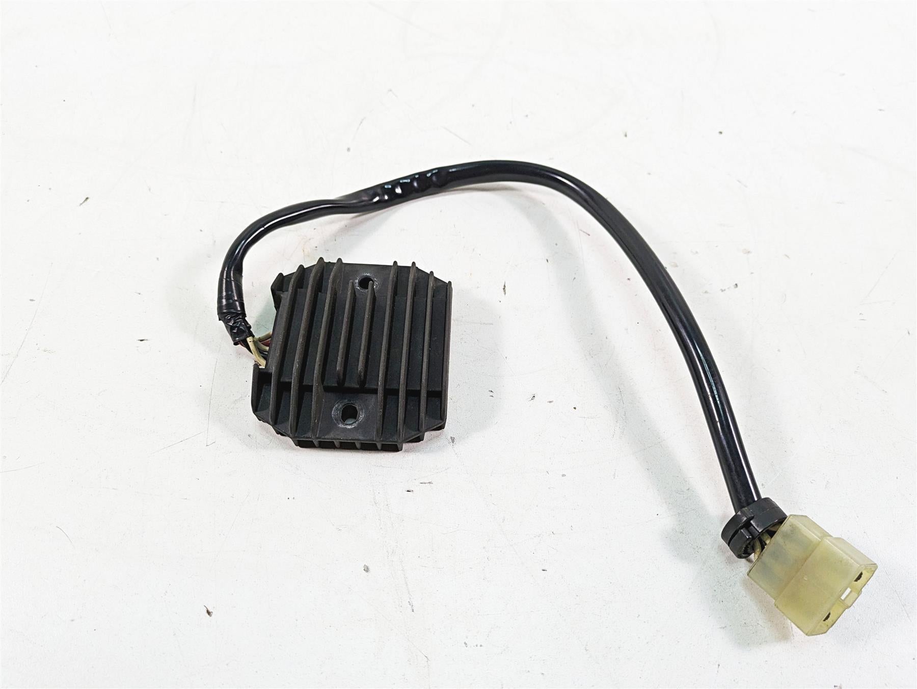 2002 Yamaha FZ1 FZS1000 Fazer Rectifier Voltage Regulator SH650C 5FL-81960-00-00 {{ shop.shopifyCountryName }} - Mototech271