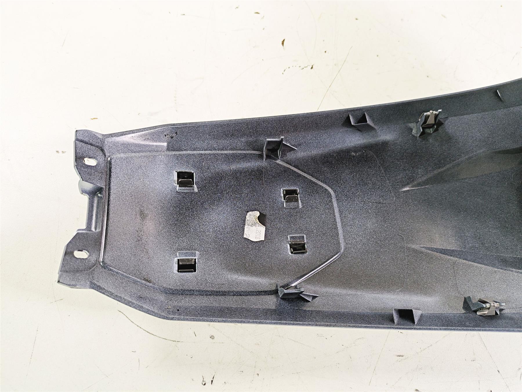2018 BMW R1200GS GSW K50 Center Fuel Tank Cover Fairing 46638561399 {{ shop.shopifyCountryName }} - Mototech271