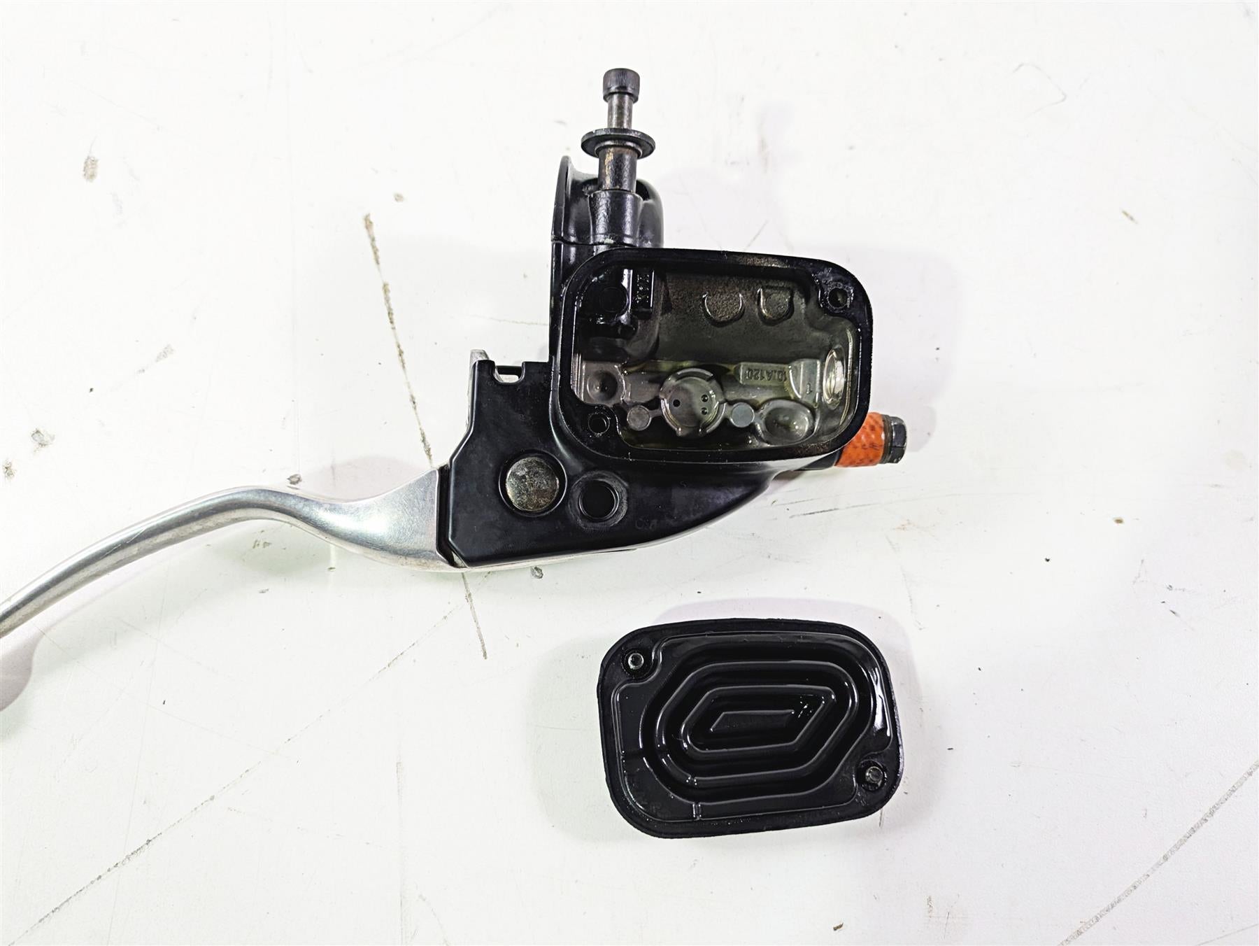 2008 Harley Touring FLHTP Electra Glide Front Brake Master Cylinder 44551-08F {{ shop.shopifyCountryName }} - Mototech271