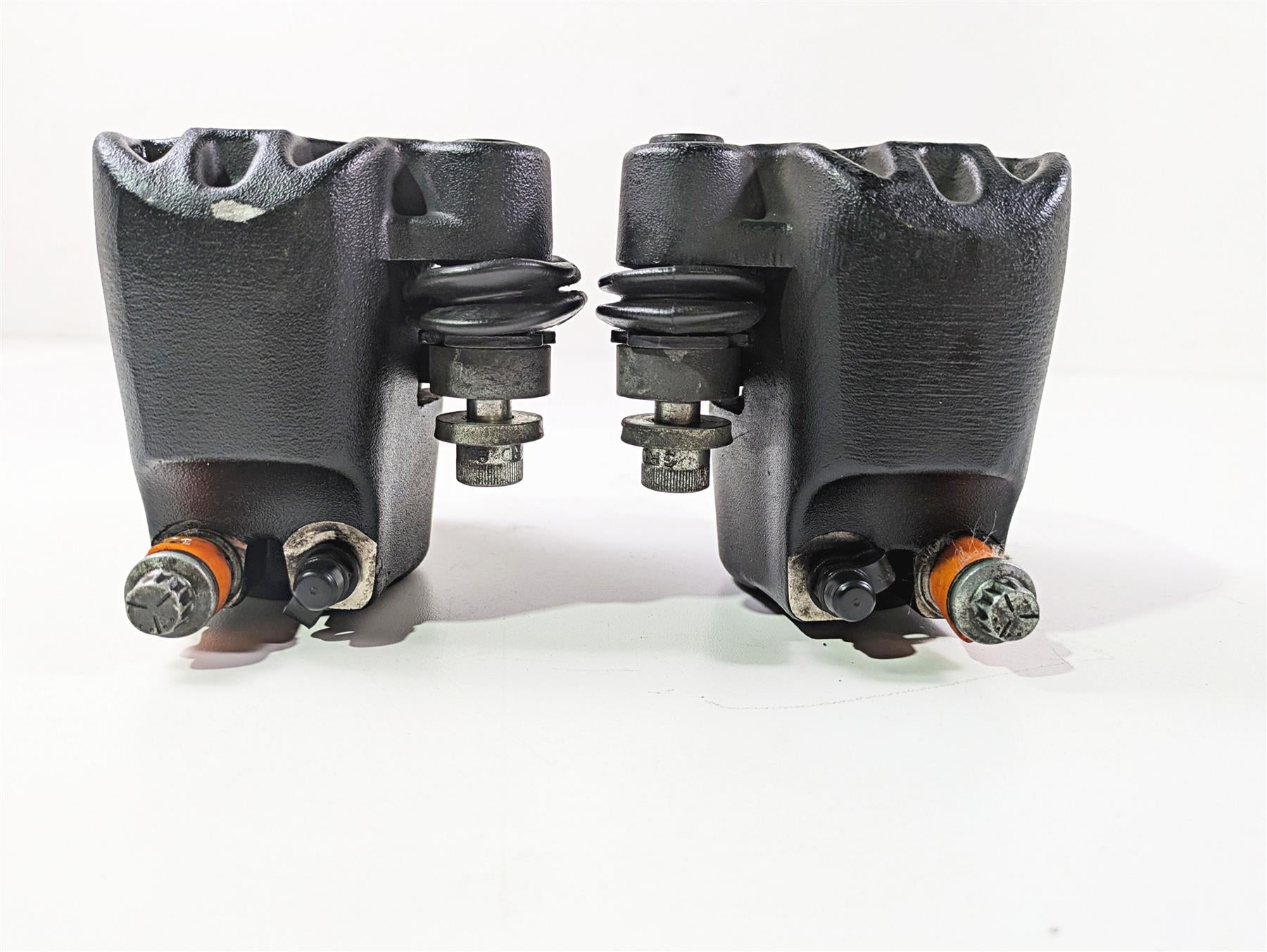 1999 Harley Dyna FXDL Low Rider Front Brake Caliper Set 44023-83C 44046-84C {{ shop.shopifyCountryName }} - Mototech271