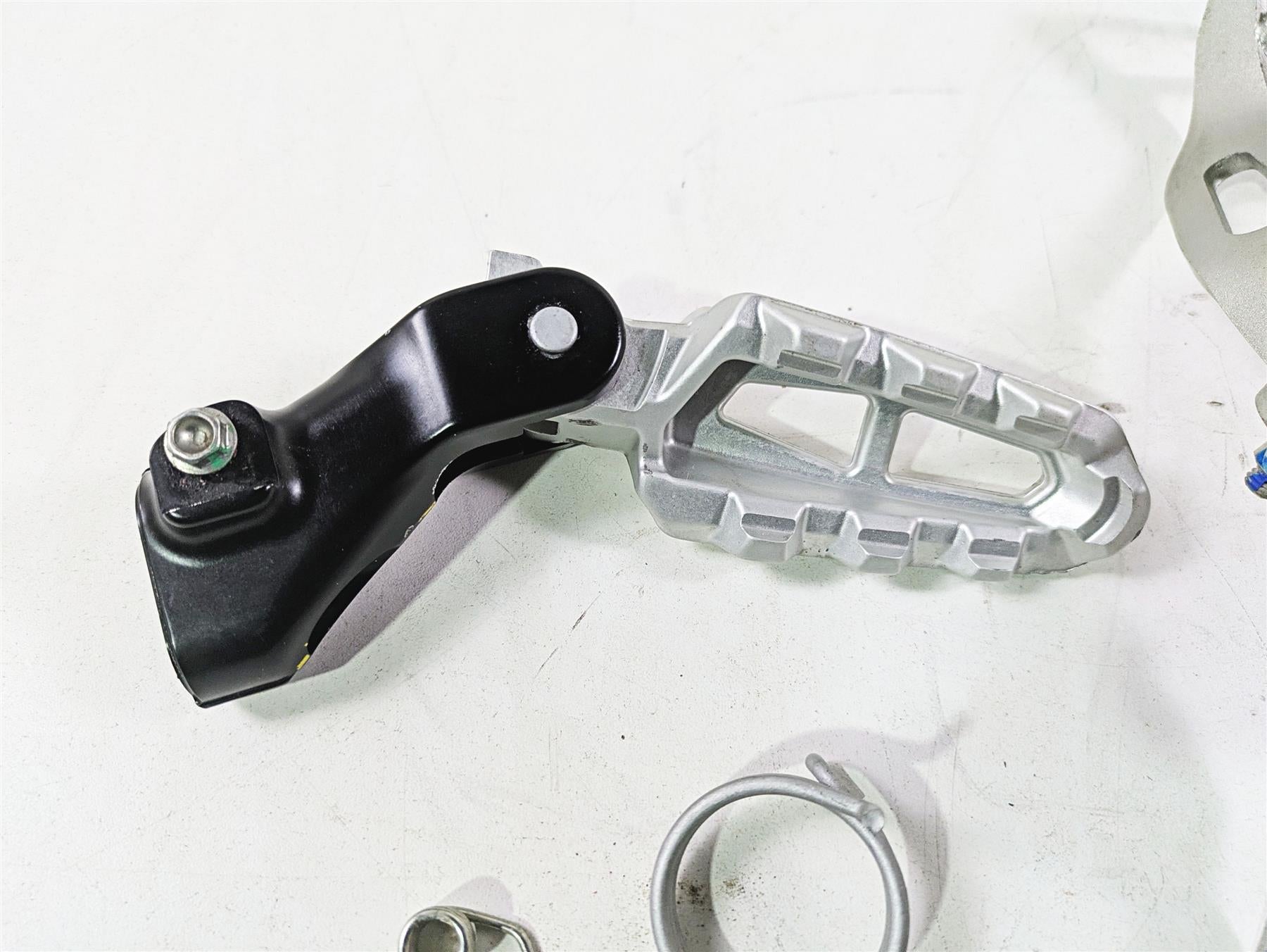 2022 Ducati Scrambler Desert Sled Right Foot Peg & Brake Pedal Set 82433651A {{ shop.shopifyCountryName }} - Mototech271