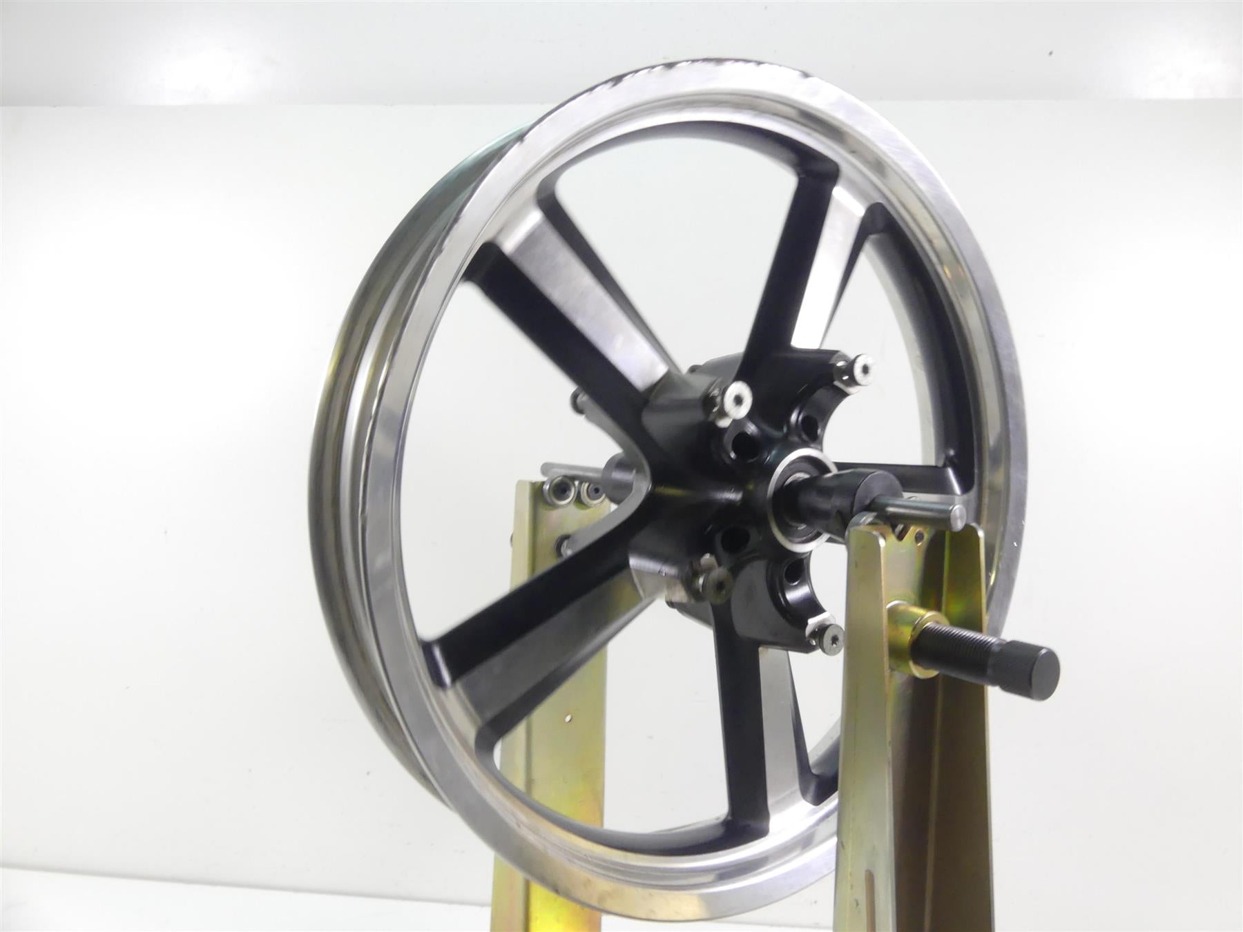 2011 Harley VRSCF Muscle Rod Straight Front Wheel Rim 19x3 - Read 41670-09 {{ shop.shopifyCountryName }} - Mototech271