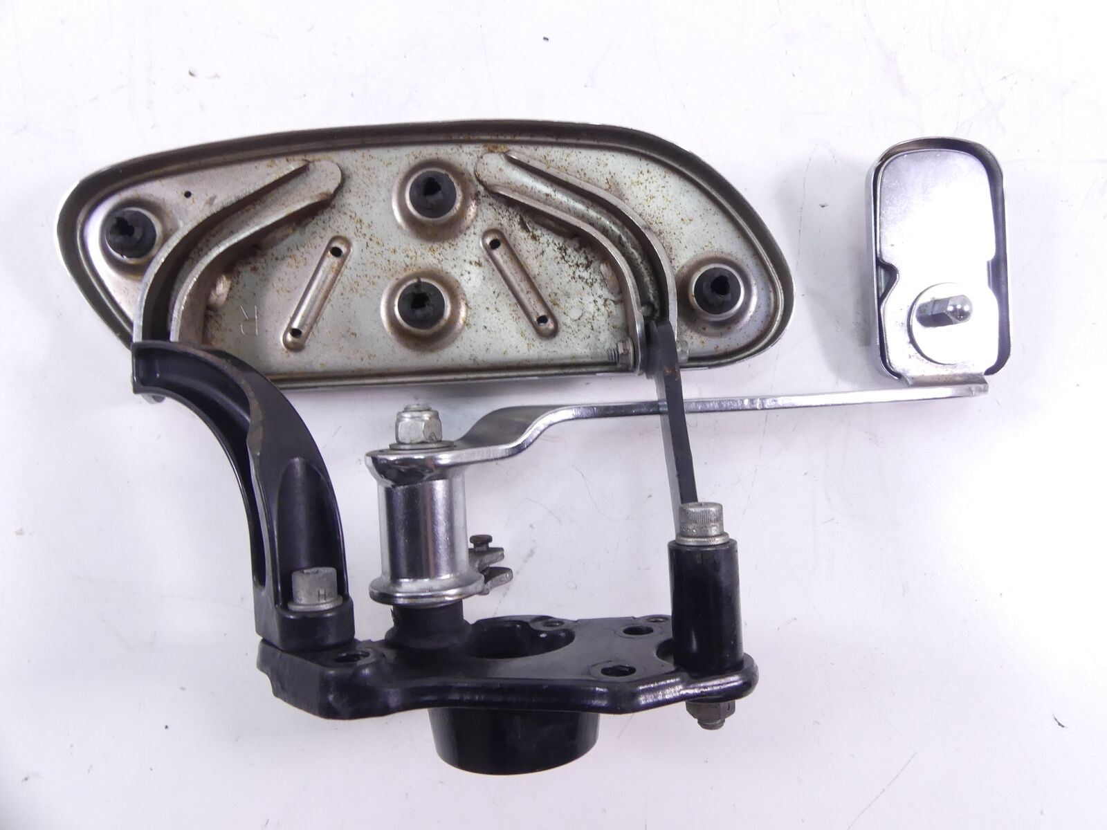 2010 Harley Touring FLHX Street Glide Right Floor Board & Brake Pedal 50518-09 {{ shop.shopifyCountryName }} - Mototech271