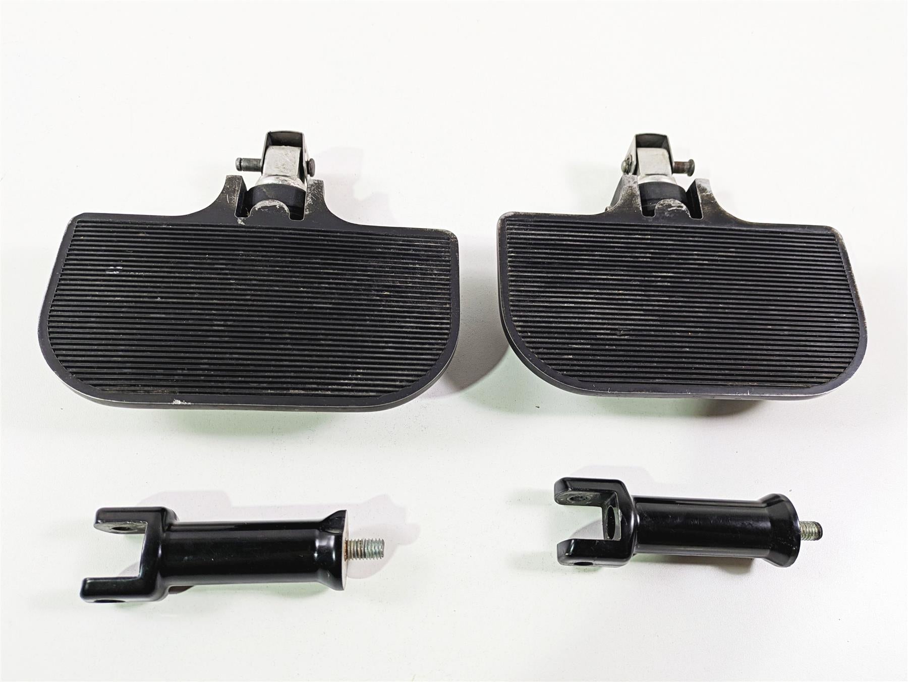 2018 Harley FLHCS Softail Heritage 115th Rear Passenger Floorboard Set 50500744 {{ shop.shopifyCountryName }} - Mototech271