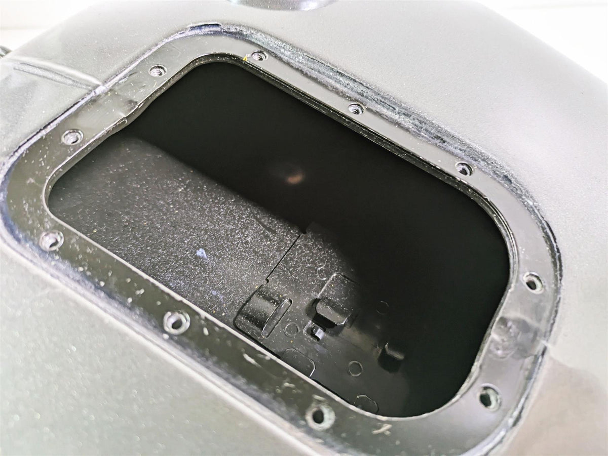 2009 Harley FLSTSB Cross Bones Fuel Gas Petrol Tank - Read 61000800 {{ shop.shopifyCountryName }} - Mototech271