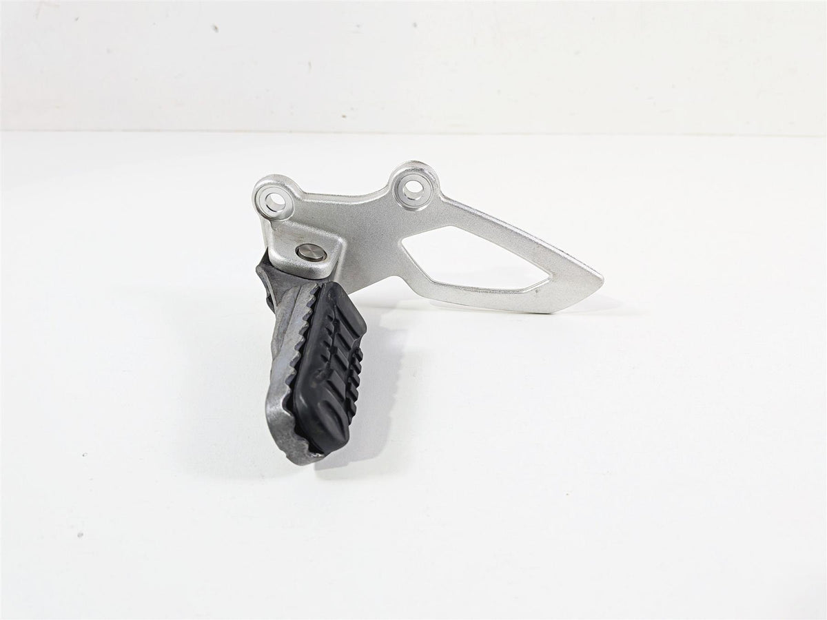 2023 BMW R nineT Scrambler K23 Left Footpeg Foot Peg Rest 46718558717 {{ shop.shopifyCountryName }} - Mototech271