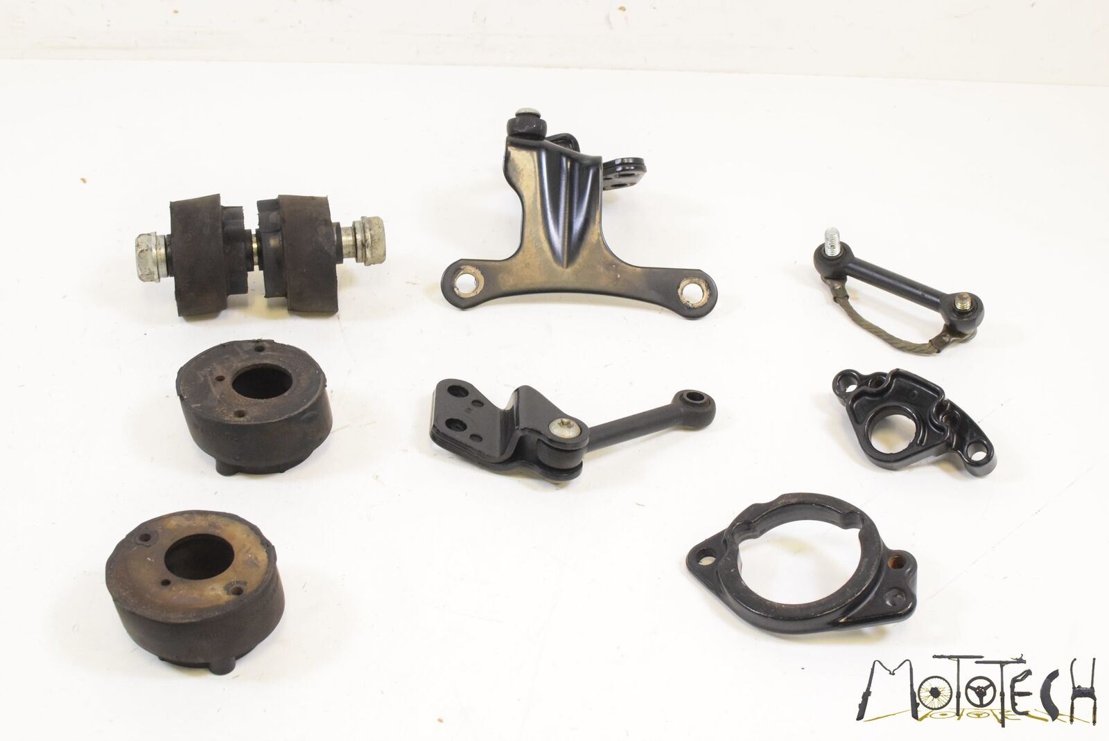 2008 Harley Sportster XL1200 LOW Engine To Frame Mount Bracket SET 47471-04A {{ shop.shopifyCountryName }} - Mototech271