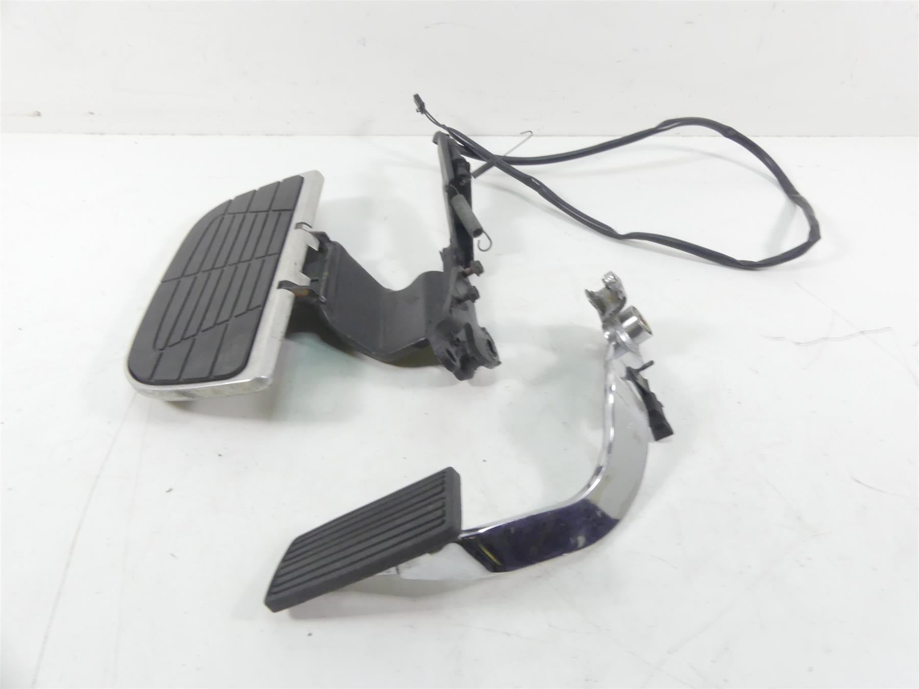 2003 Honda VTX1800R Right Front Floor Board & Brake Pedal Set 50615-MCV-000 {{ shop.shopifyCountryName }} - Mototech271