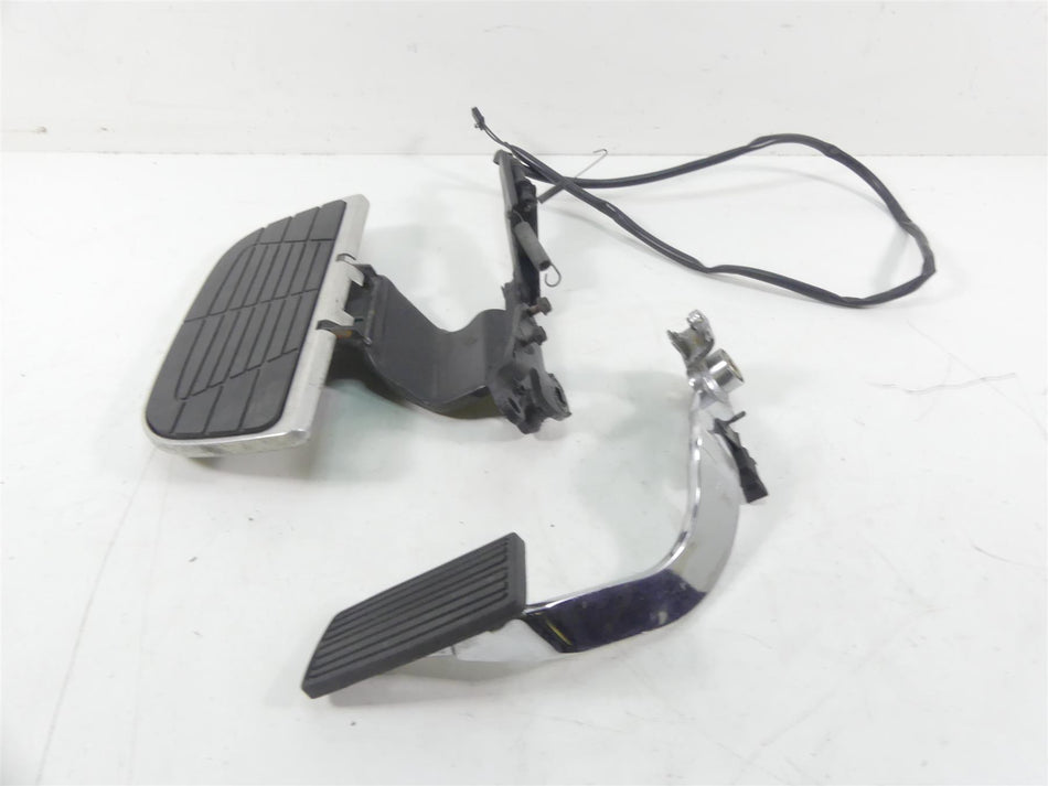 2003 Honda VTX1800R Right Front Floor Board & Brake Pedal Set 50615-MCV-000 {{ shop.shopifyCountryName }} - Mototech271