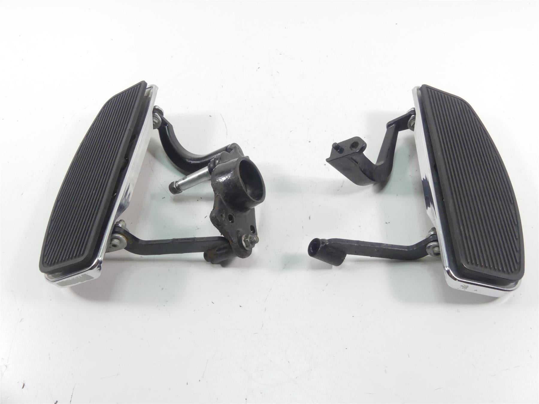 2013 Harley Touring FLHTK Electra Glide Front Rider Floor Board Set 50621-06A {{ shop.shopifyCountryName }} - Mototech271