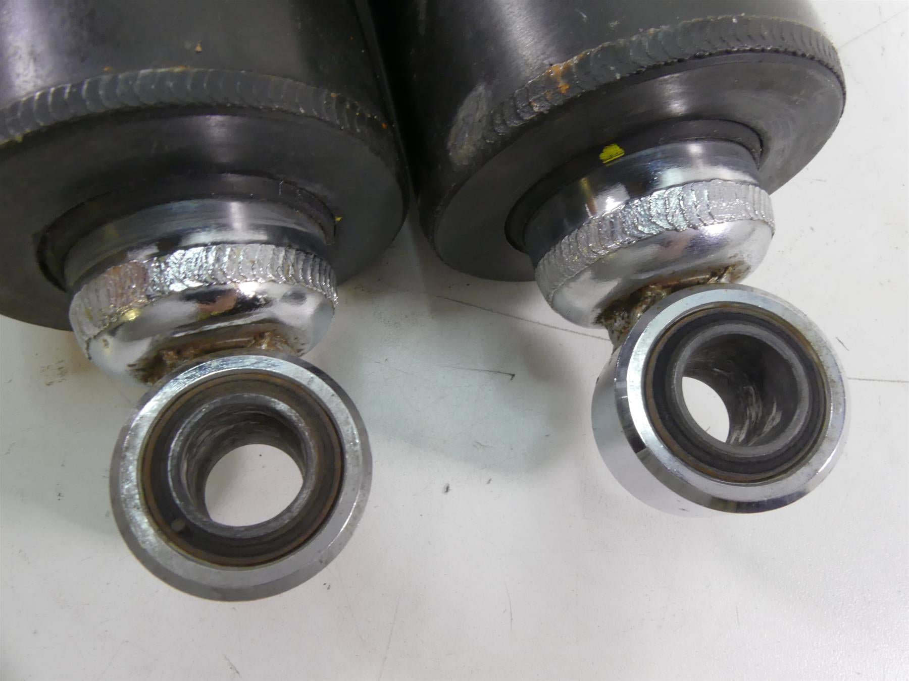 2004 Harley Softail FLSTFI Fat Boy Showa Rear Shock Damper Set - Read 54508-00B {{ shop.shopifyCountryName }} - Mototech271