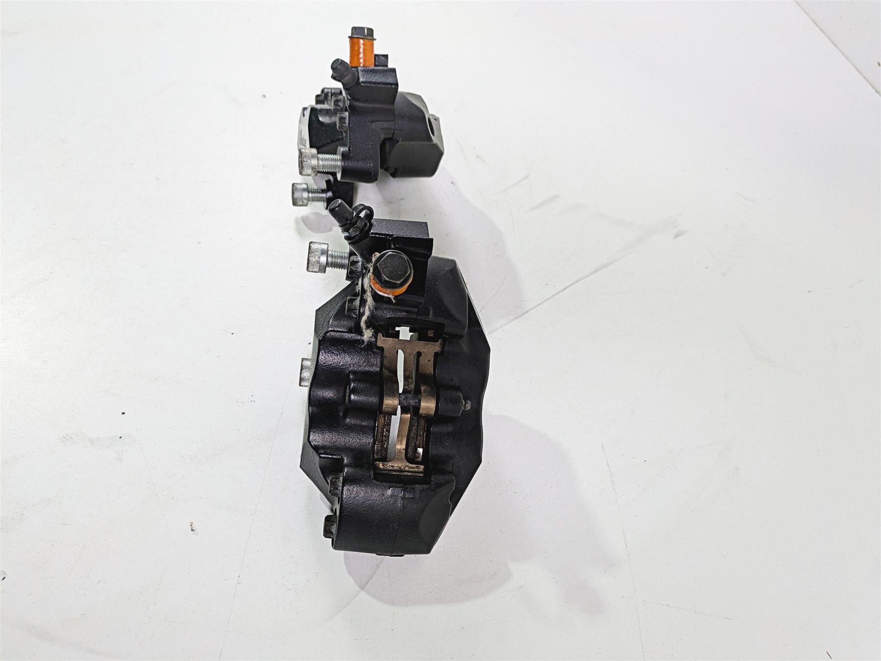 2017 Indian Chieftain Limited Front Brake Caliper Set 1912390 1912391 {{ shop.shopifyCountryName }} - Mototech271
