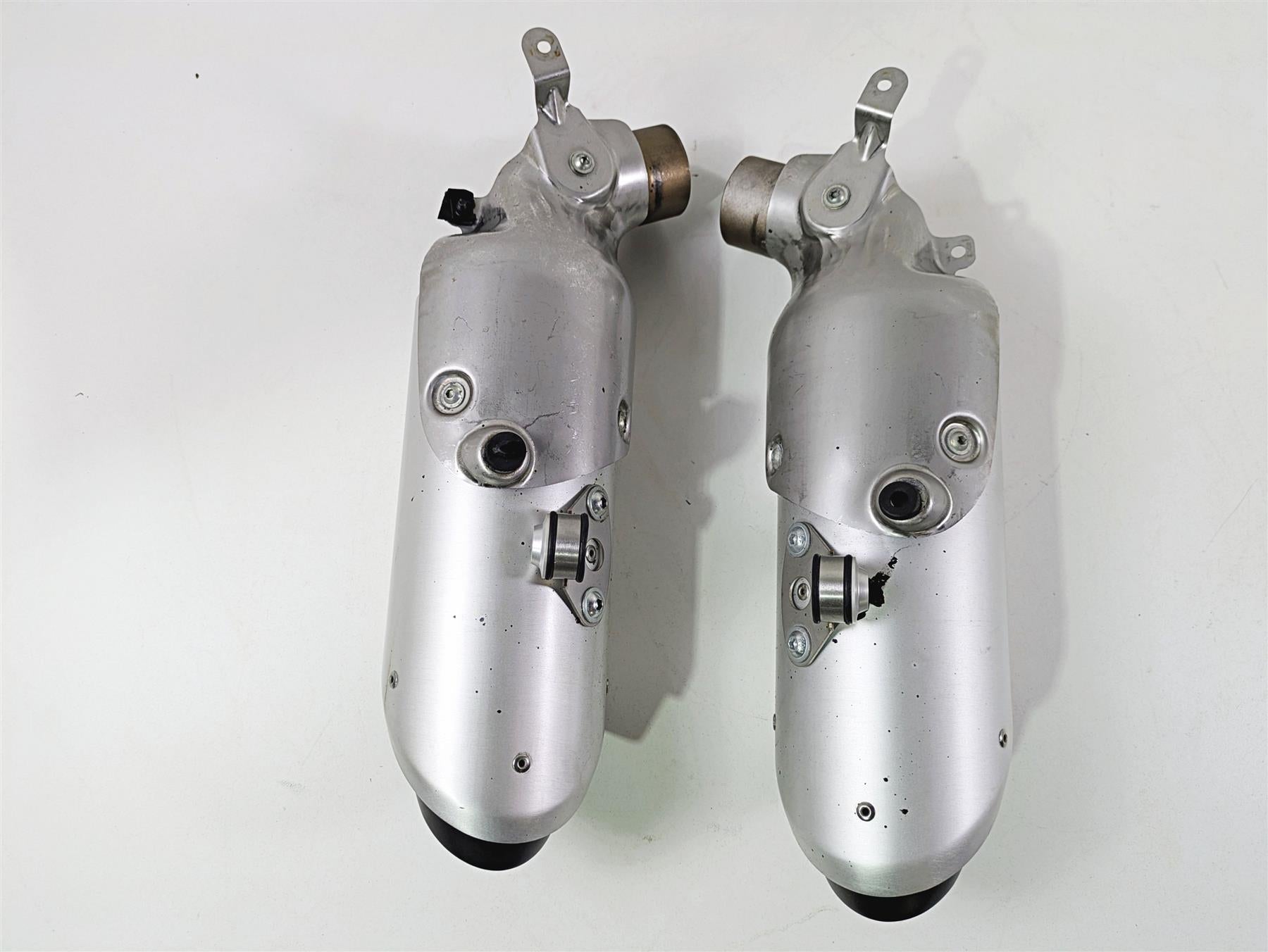 2022 Ducati Hypermotard 950 Exhaust Muffler Silencer Set 57314583A 57414583A {{ shop.shopifyCountryName }} - Mototech271
