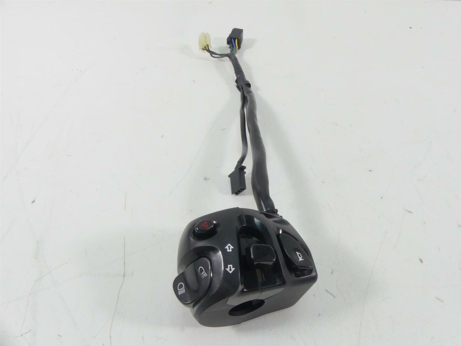 2020 Yamaha VMX17 1700 Left Hand Control Switch Blinker Signal 2S3-83972-00-00 {{ shop.shopifyCountryName }} - Mototech271