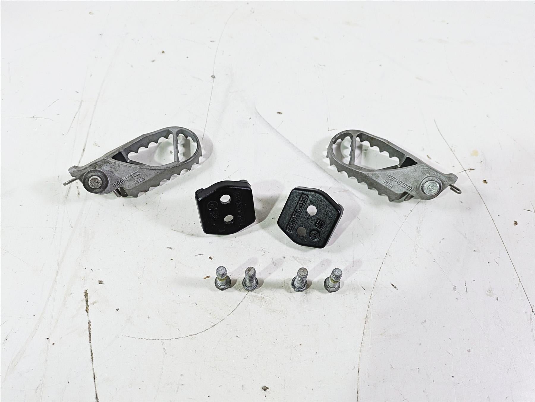 2022 KTM 1290 Super Adventure S Rider Footpeg Set & Clips & Bolts 61903040033 {{ shop.shopifyCountryName }} - Mototech271