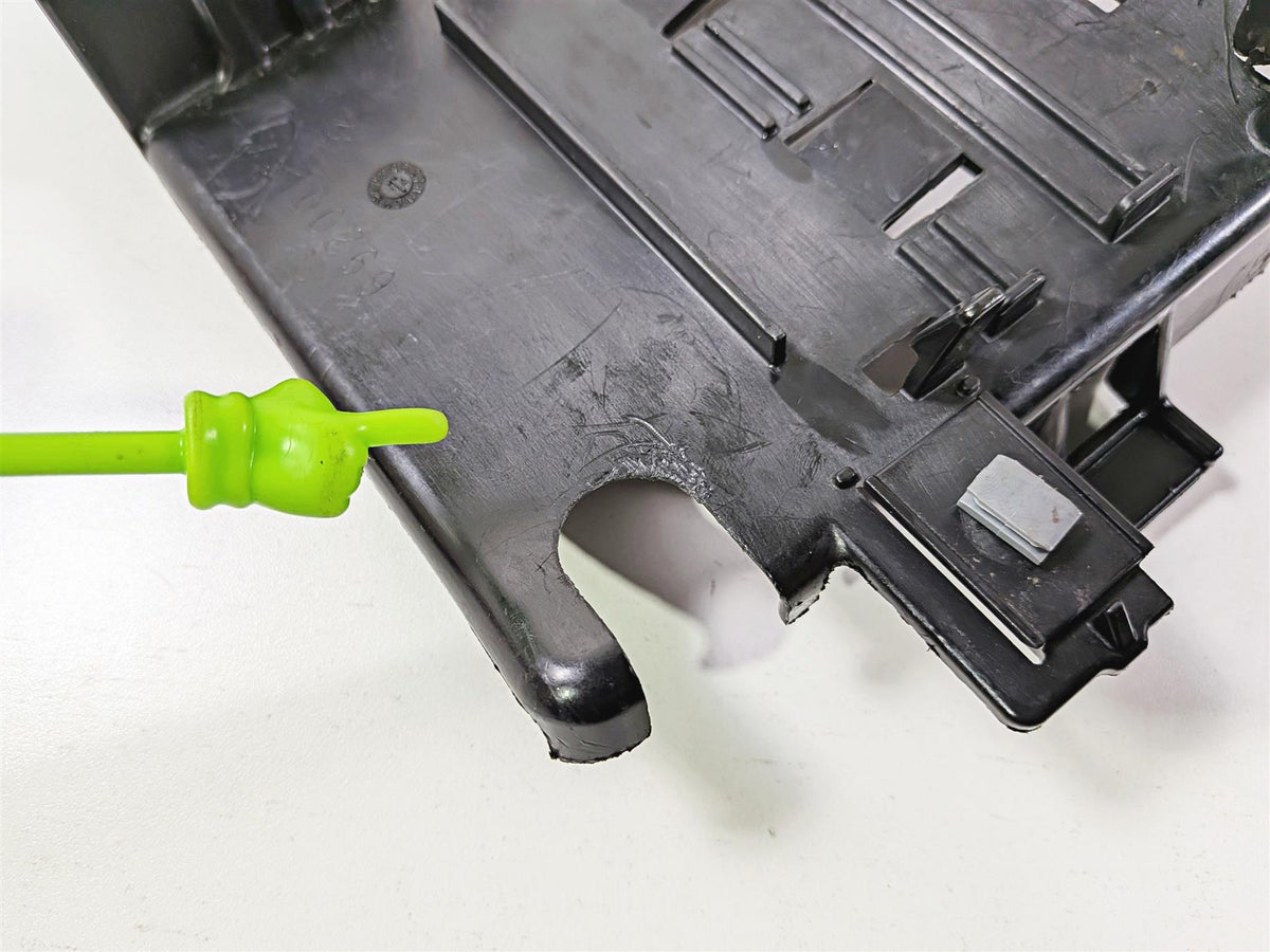 2014 Harley Touring FLHTK Electra Glide Battery & Ecm Holder - Read 66000010A-Mototech271