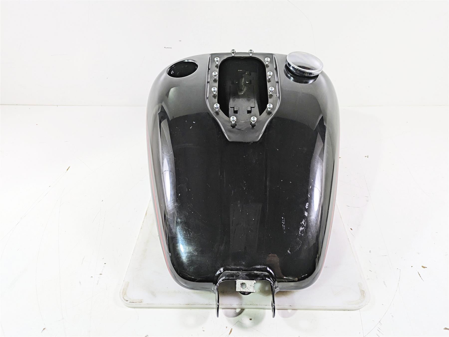 2015 Harley FXDL Dyna Low Rider Fuel Gas Petrol Tank -READ 61593-10 {{ shop.shopifyCountryName }} - Mototech271