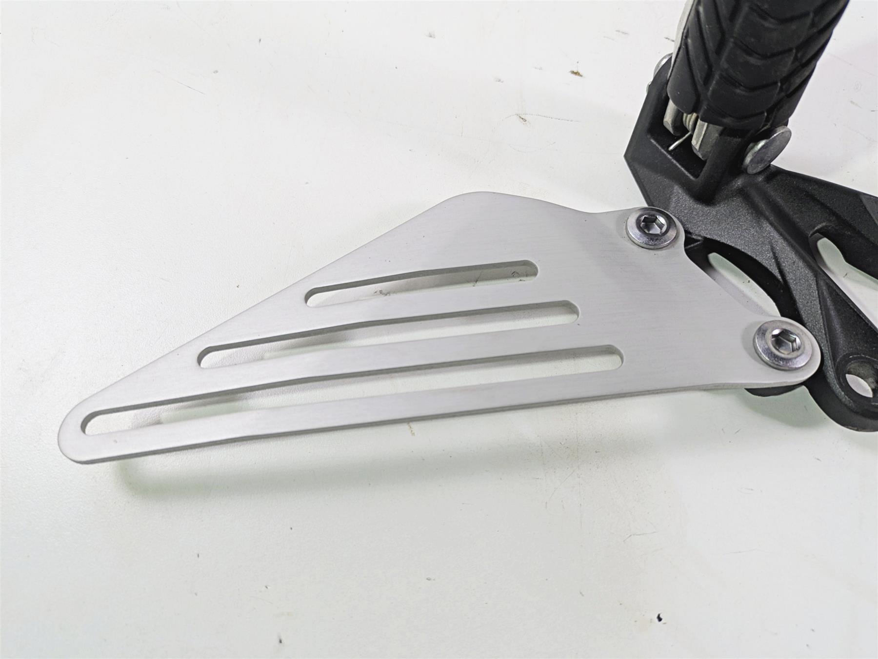 2023 Kawasaki ZX1400 ZX14R Ninja Front Left Rider Foot Peg Footpeg 35063-1337 {{ shop.shopifyCountryName }} - Mototech271
