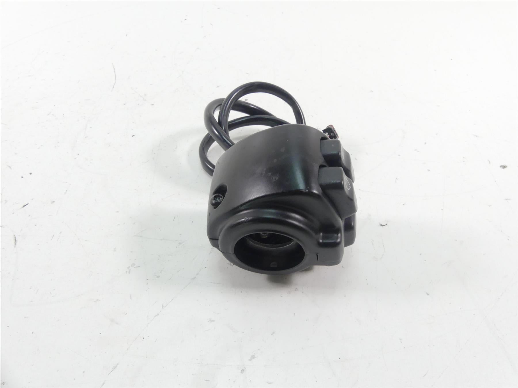 2021 Harley Softail FXBBS Street Bob Left Hand Light Control Switch 71500292 {{ shop.shopifyCountryName }} - Mototech271