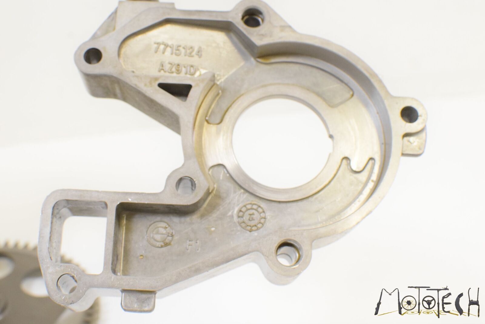 2015 BMW R nineT nine T K21 Oil Pump Assembly 11317710843 {{ shop.shopifyCountryName }} - Mototech271