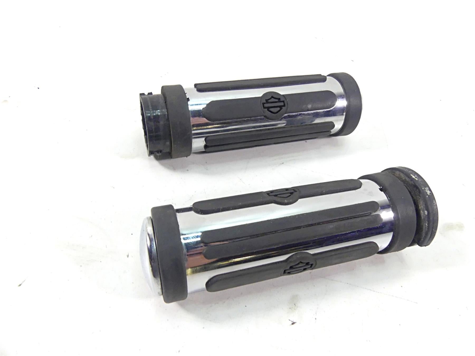 2004 Harley Touring FLHTCUI Electra Glide Left Right Hand Grip Set {{ shop.shopifyCountryName }} - Mototech271
