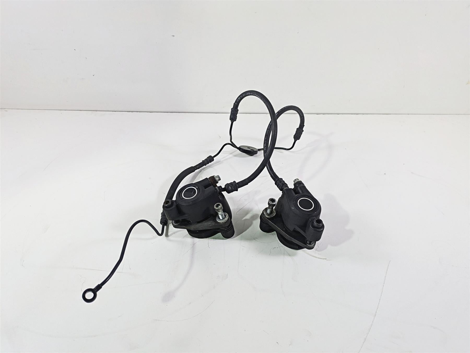 1996 Harley Touring FLHTCUI Electra Glide Front Brake Caliper Set 44023-83C | Mototech271
