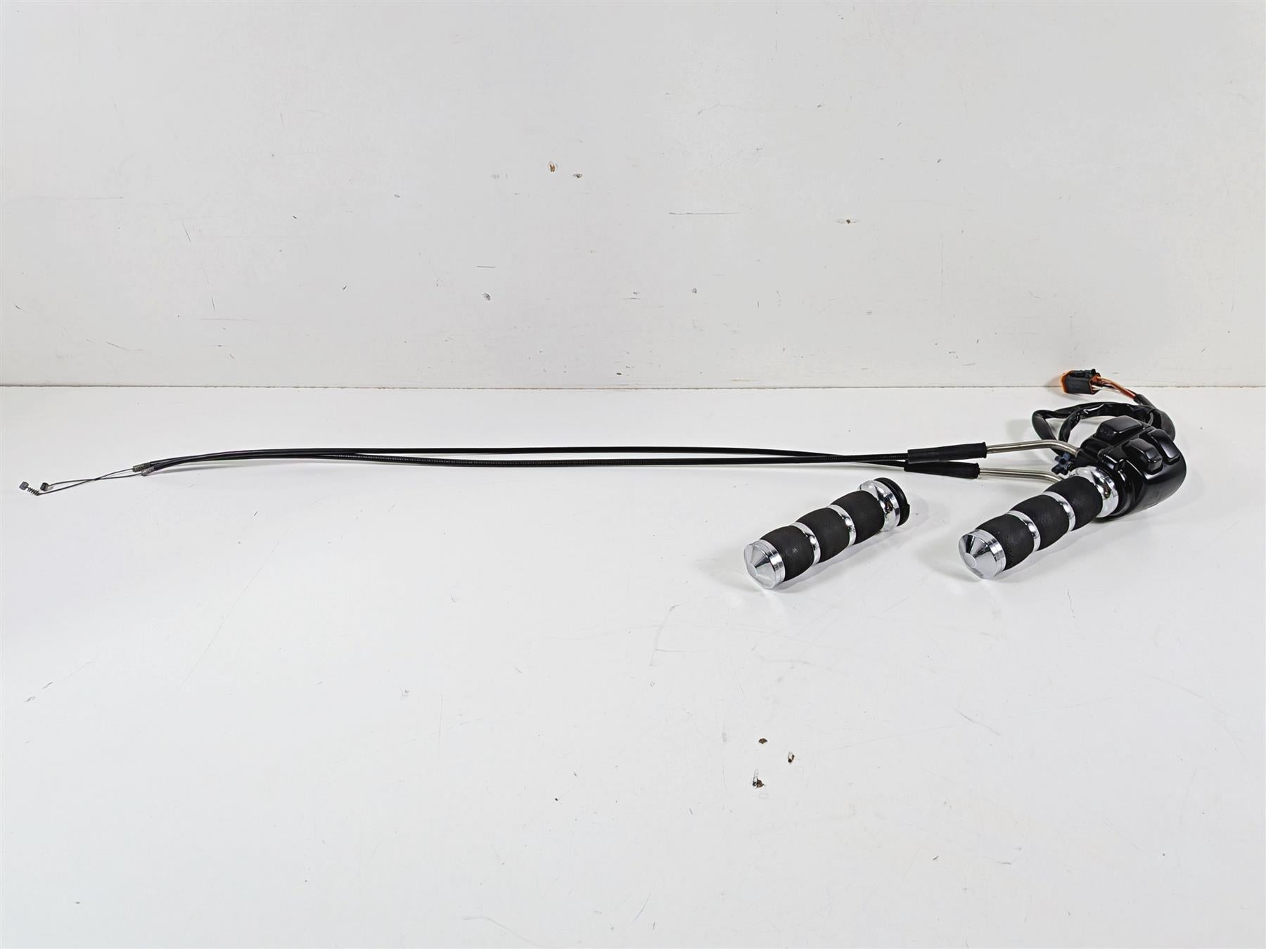 2006 Harley Sportster XL883 Low Right Hand Control Switch 71684-06A 71683-06A {{ shop.shopifyCountryName }} - Mototech271