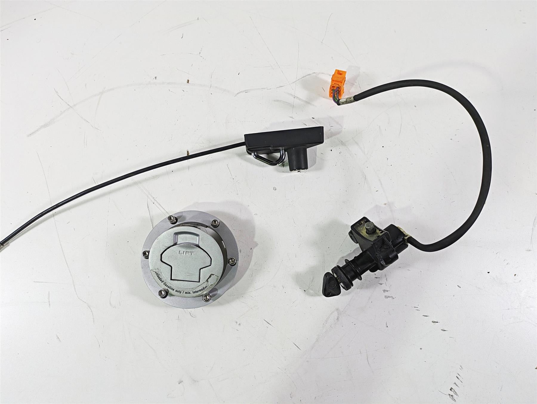 2004 BMW R1150GS R21 Ignition Switch Key Lock Set 51252313183 | Mototech271